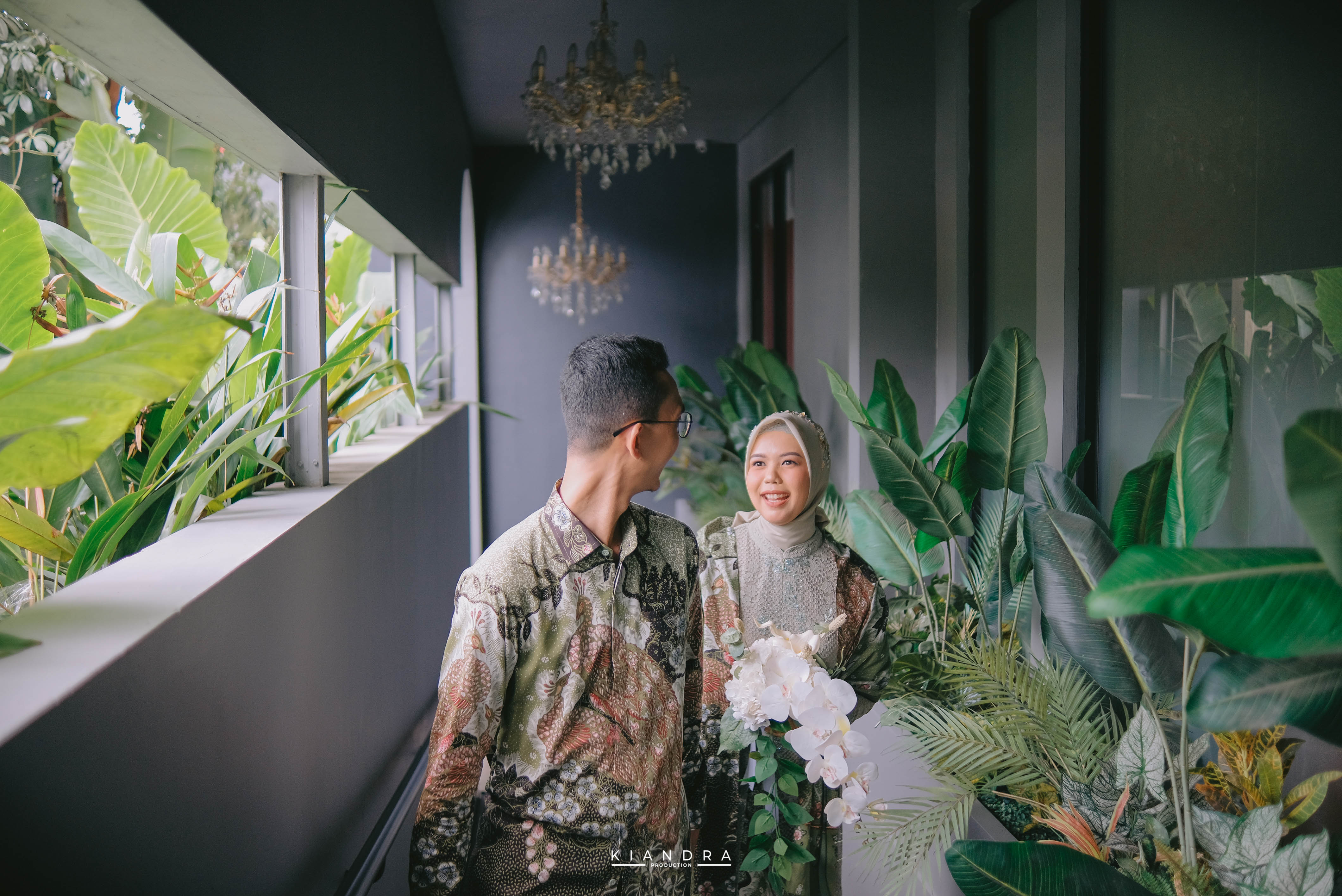 Firdha & Yogi Engagement - Potret Pasangan di Alam