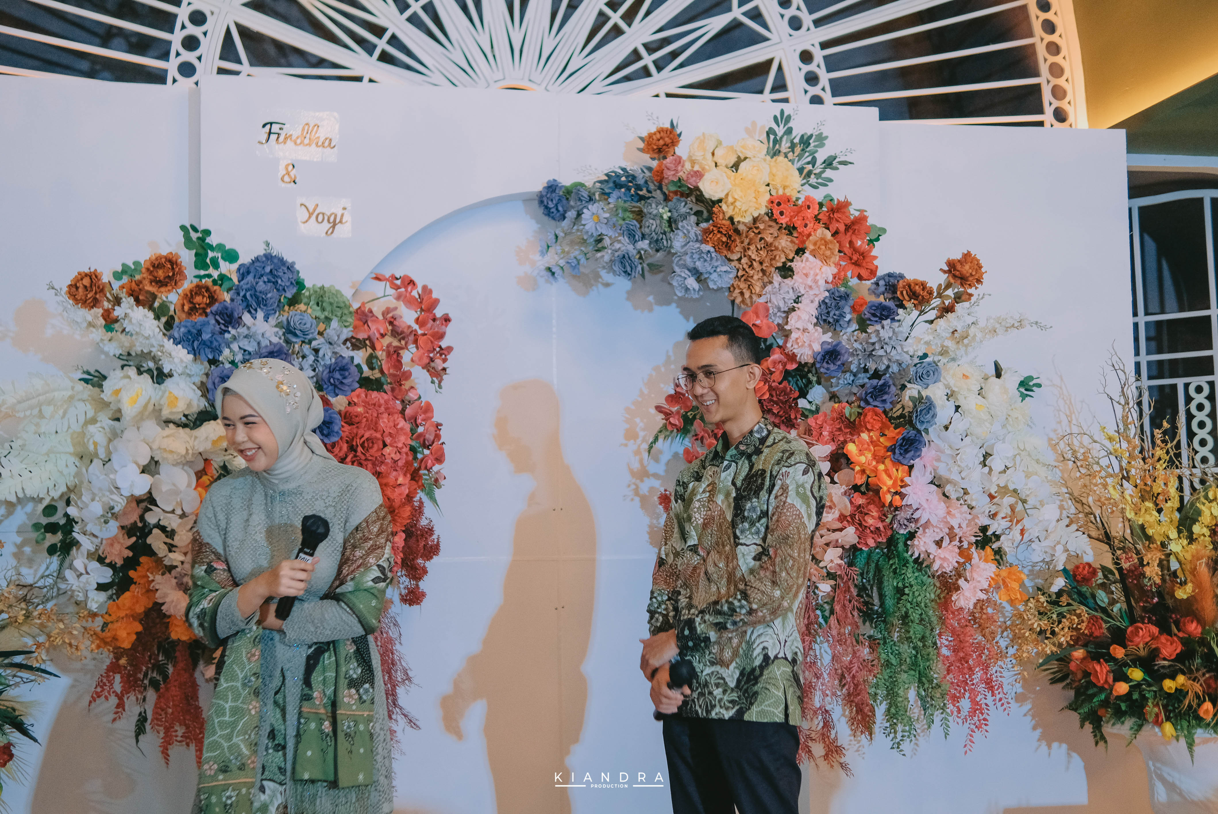Firdha & Yogi Engagement - Tawa Bersama di Taman