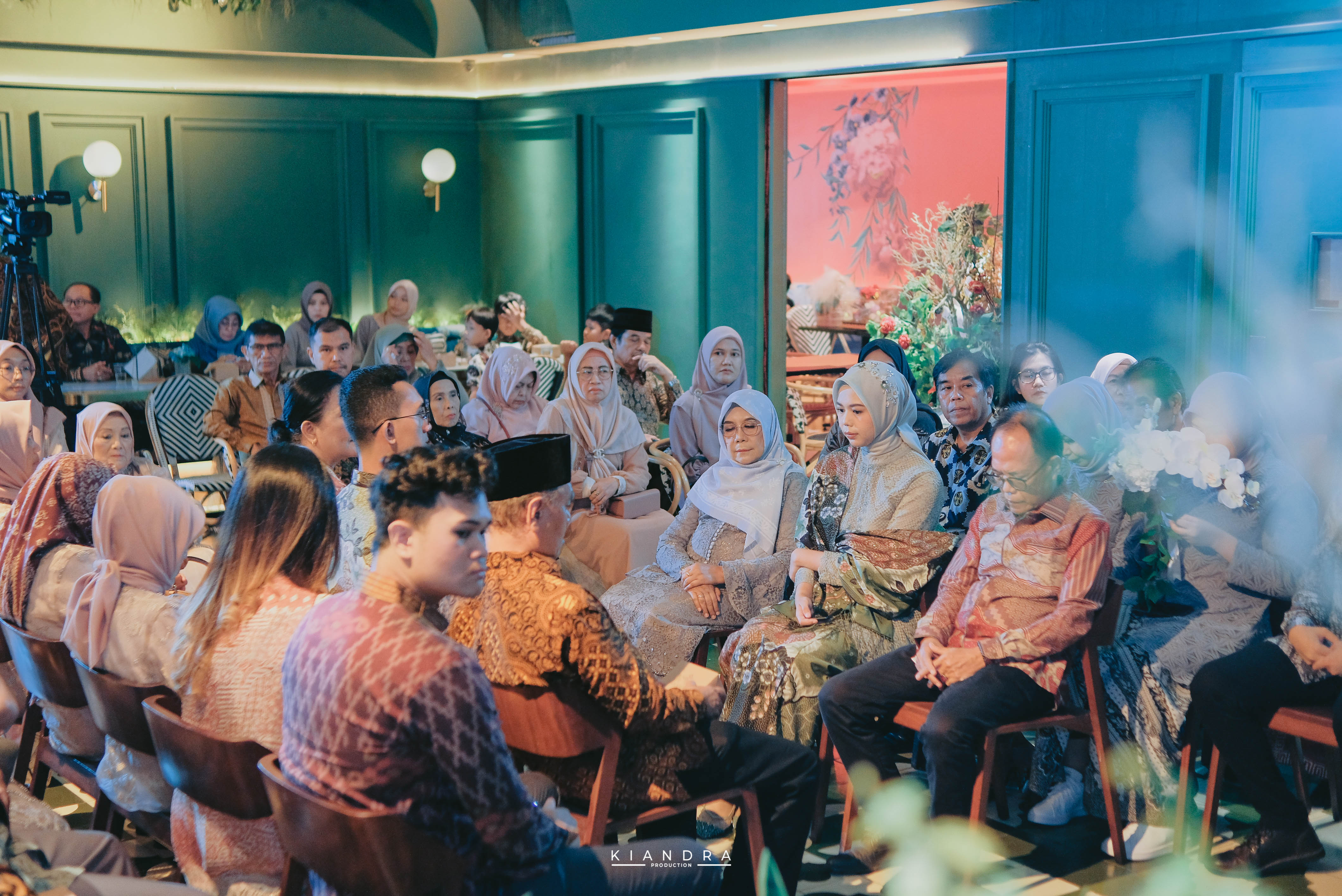 Firdha & Yogi Engagement - Momen Romantis Tunangan