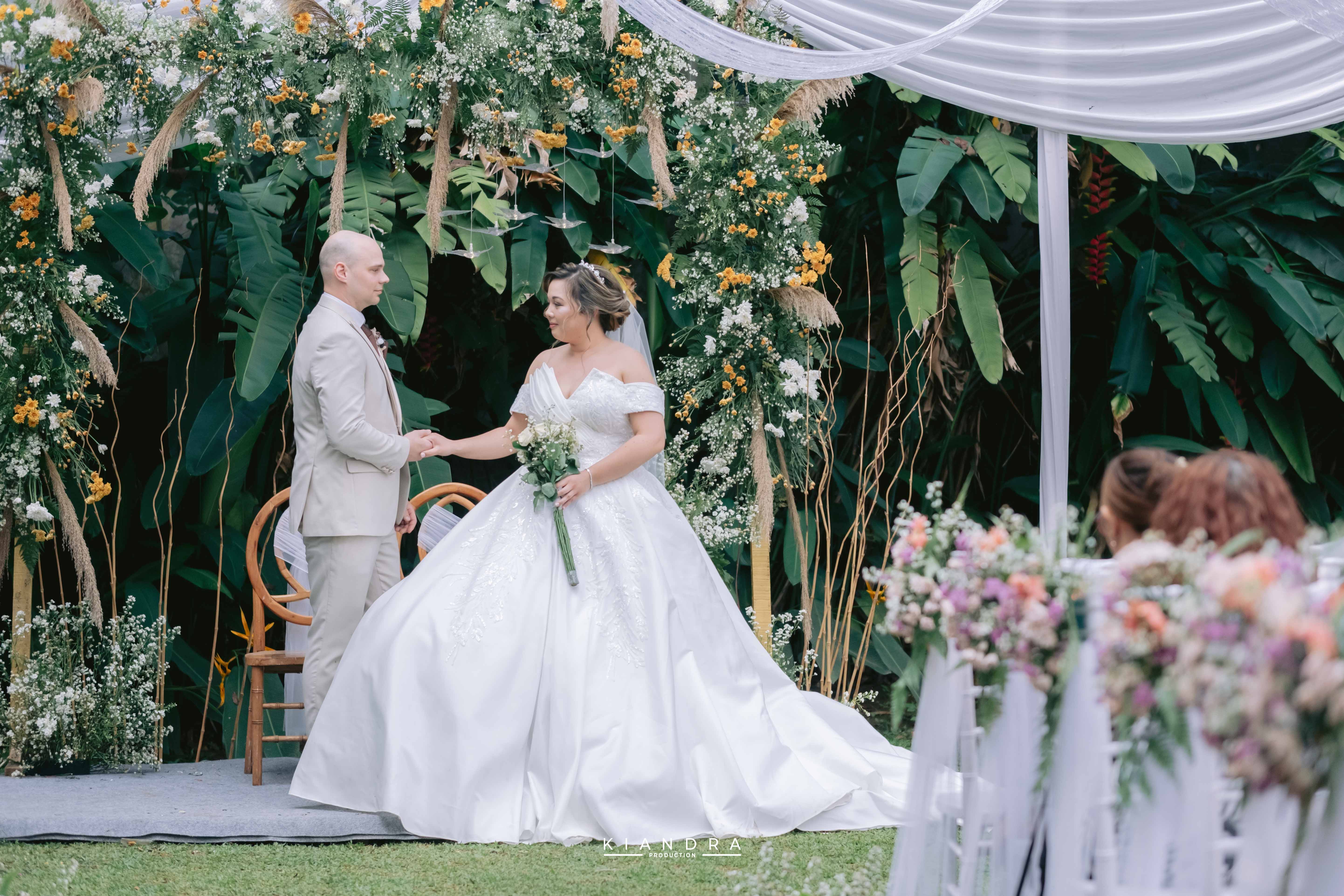 Foto close-up mempelai