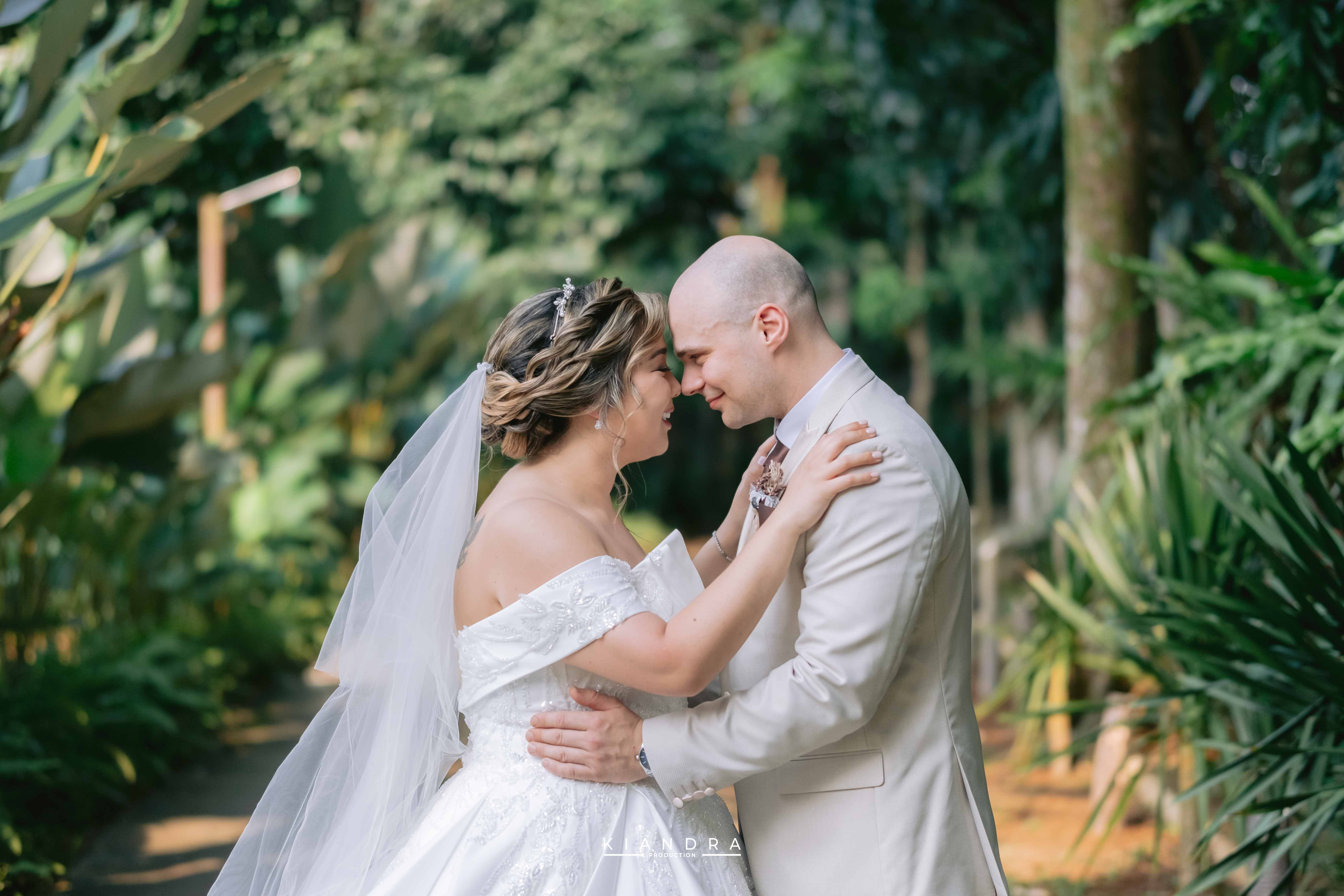 Potong kue pengantin