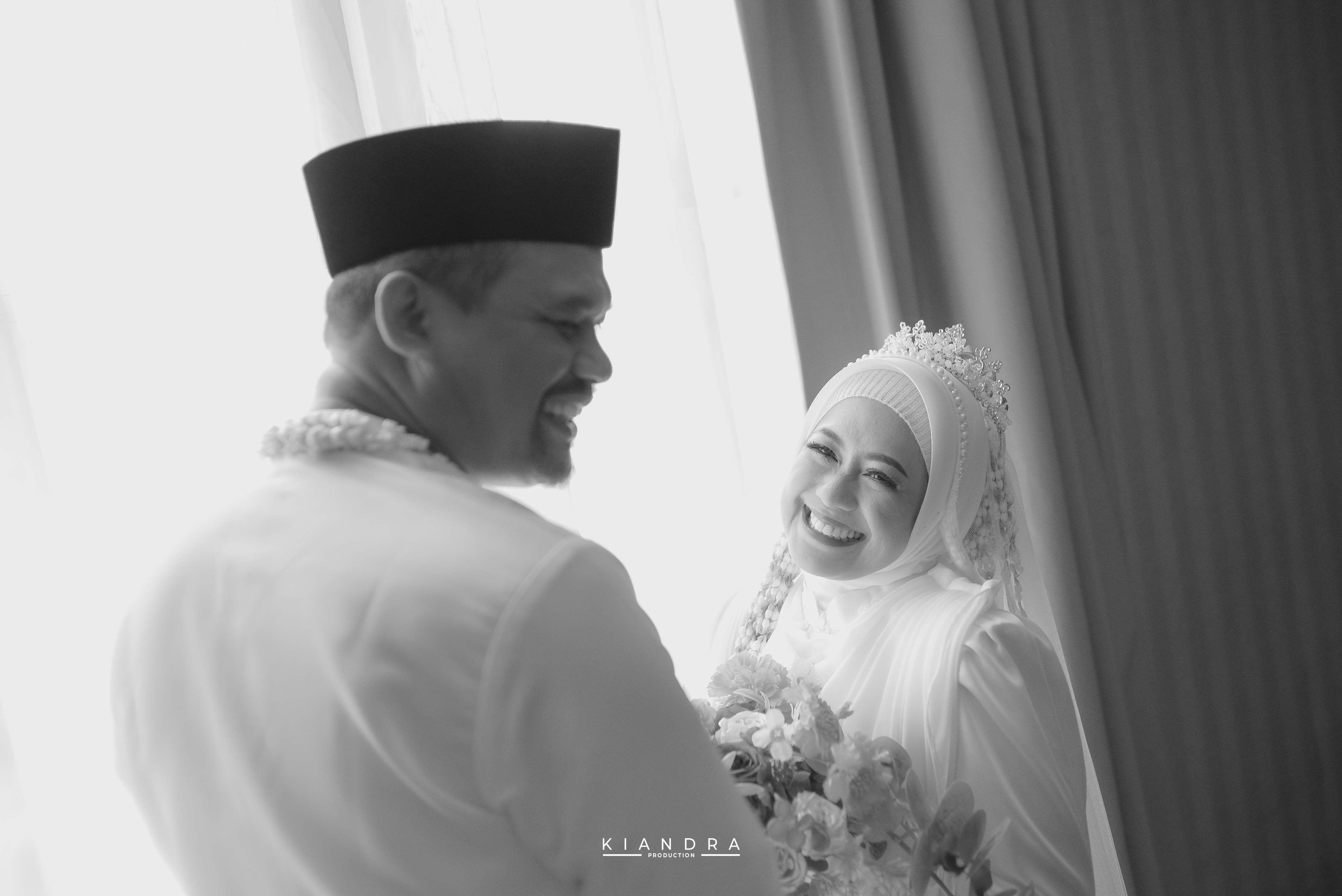 Prosesi sungkeman kepada orang tua